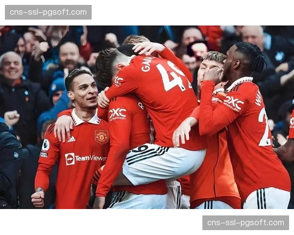 富勒姆前锋穆尼斯倒钩破门,当选英超四月最佳进球候选